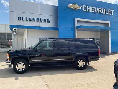 1999 Chevrolet Suburban, $8995. Photo 1