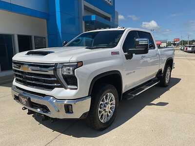 2024 Chevrolet 2500 Crew Cab, $56995. Photo 2