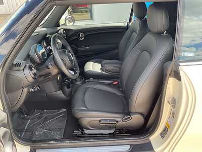 2021 MINI Cooper, $22995. Photo 10