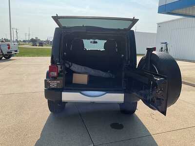 2015 Jeep Wrangler Unlimited, $21995. Photo 9