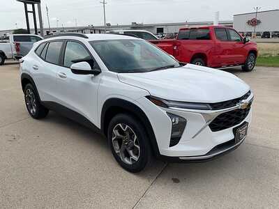 2026 Chevrolet Trax, $25590. Photo 4