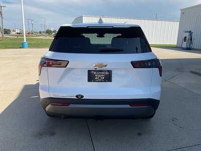 2027 Chevrolet Equinox, $35045. Photo 7