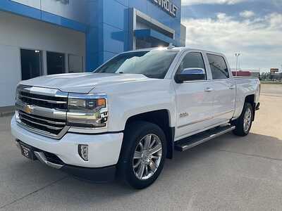 2017 Chevrolet 1500 Crew Cab, $29995. Photo 2