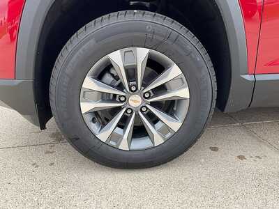 2027 Chevrolet Equinox, $35839. Photo 9