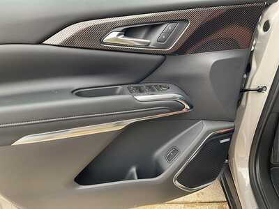 2027 Chevrolet Traverse, $56425. Photo 12