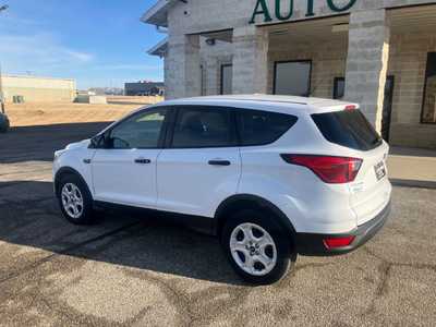 2019 Ford Escape, $9995. Photo 4