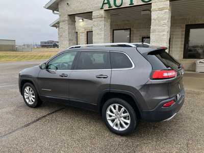 2015 Jeep Cherokee, $12495. Photo 4