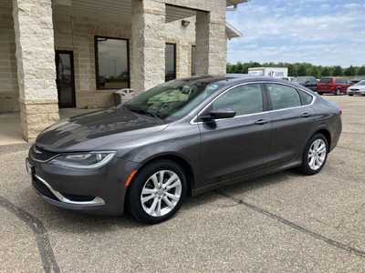 2016 Chrysler 200, $11295. Photo 3