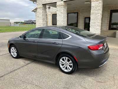 2016 Chrysler 200, $11295. Photo 4