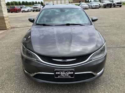 2016 Chrysler 200, $11295. Photo 5