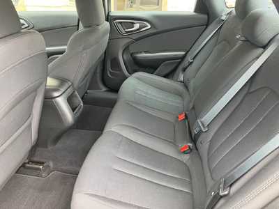 2016 Chrysler 200, $11295. Photo 8