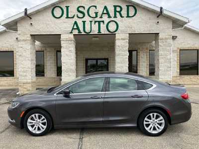 2016 Chrysler 200, $11295. Photo 9