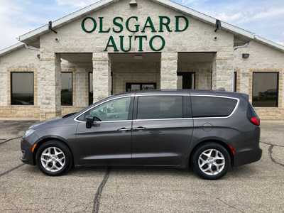 2018 Chrysler Pacifica, $11295. Photo 10
