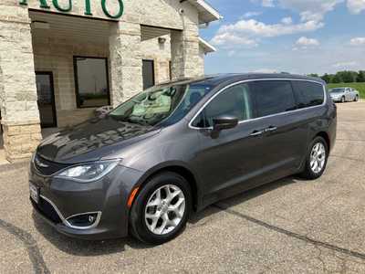 2018 Chrysler Pacifica, $11295. Photo 3