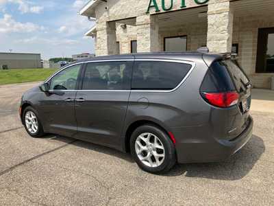 2018 Chrysler Pacifica, $11295. Photo 4