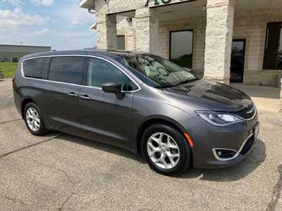 2018 Chrysler Pacifica, $11295. Photo 1