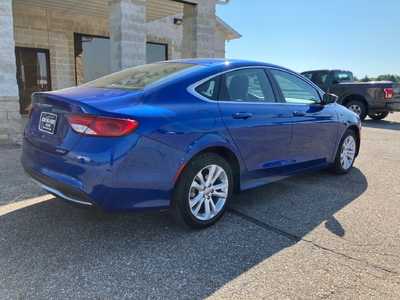 2015 Chrysler 200, $9795. Photo 2
