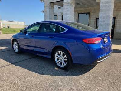 2015 Chrysler 200, $9795. Photo 4