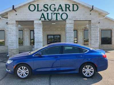 2015 Chrysler 200, $9795. Photo 9