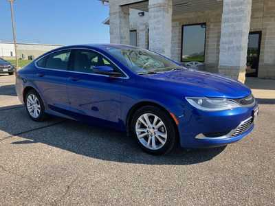 2015 Chrysler 200, $9795. Photo 1