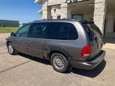 1999 Chrysler Town & Country, $1995. Photo 4