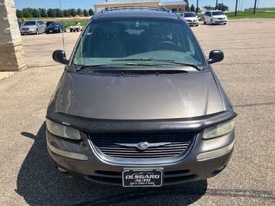 1999 Chrysler Town & Country, $1995. Photo 5