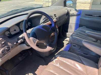 1999 Chrysler Town & Country, $1995. Photo 7