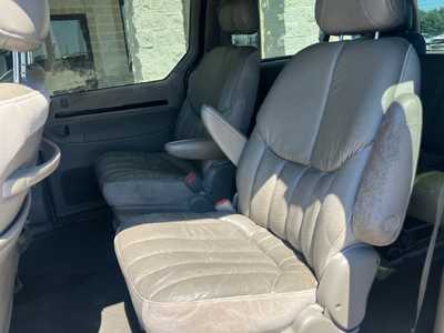 1999 Chrysler Town & Country, $1995. Photo 8