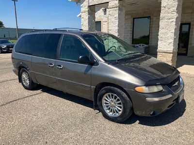 1999 Chrysler Town & Country, $1995. Photo 1