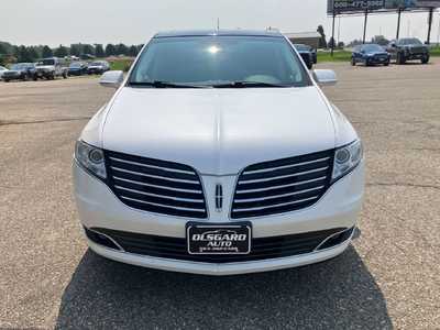 2019 Lincoln MKT, $14695. Photo 5