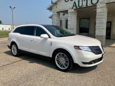 2019 Lincoln MKT, $14695. Photo 1