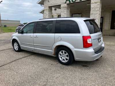 2011 Chrysler Town & Country, $3395. Photo 4