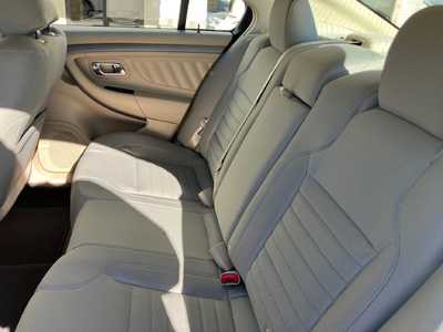 2015 Ford Taurus, $9595. Photo 8