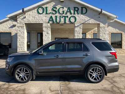 2017 Ford Explorer, $14995. Photo 12