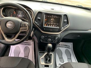 2017 Jeep Cherokee, $9895. Photo 9