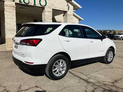 2022 Chevrolet Equinox, $16595. Photo 2