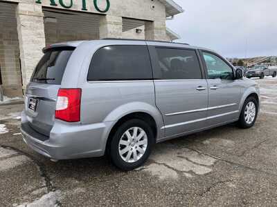 2016 Chrysler Town & Country, $6995. Photo 2