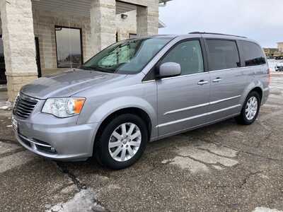 2016 Chrysler Town & Country, $6995. Photo 3