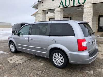2016 Chrysler Town & Country, $6995. Photo 4