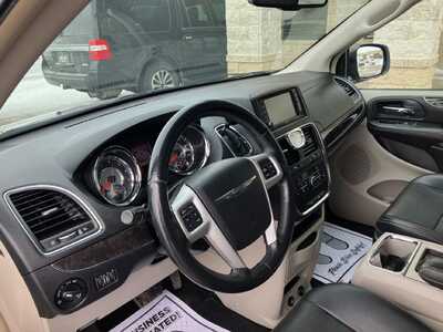 2016 Chrysler Town & Country, $6995. Photo 7