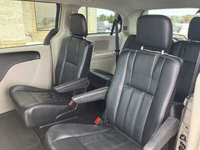 2016 Chrysler Town & Country, $6995. Photo 8
