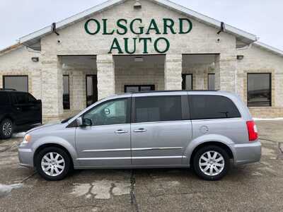 2016 Chrysler Town & Country, $6995. Photo 9