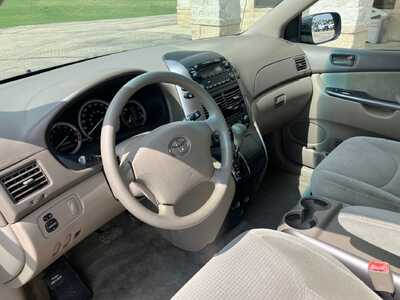 2007 Toyota Sienna, $6795. Photo 7