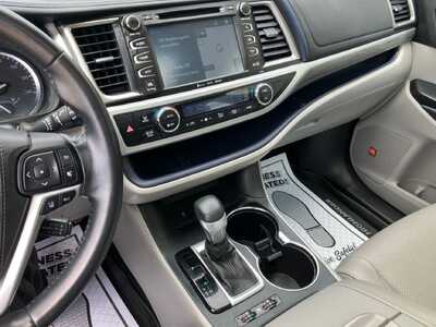 2018 Toyota Highlander, $20995. Photo 11
