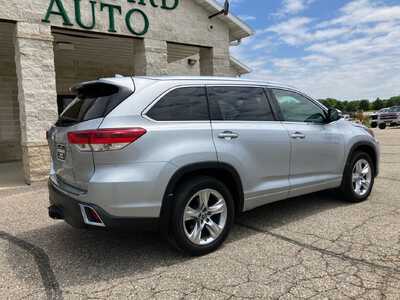 2018 Toyota Highlander, $20995. Photo 2