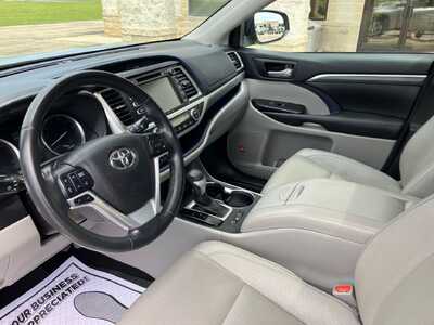 2018 Toyota Highlander, $20995. Photo 7