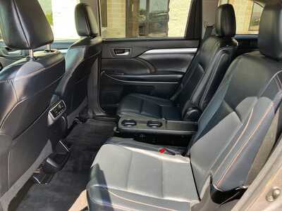 2018 Toyota Highlander, $17995. Photo 10
