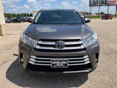 2018 Toyota Highlander, $17995. Photo 5
