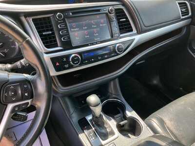 2018 Toyota Highlander, $17995. Photo 8