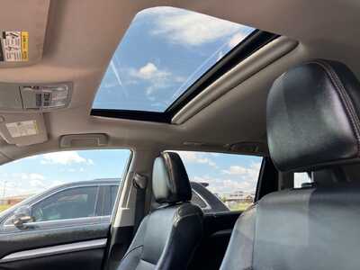 2018 Toyota Highlander, $17995. Photo 9